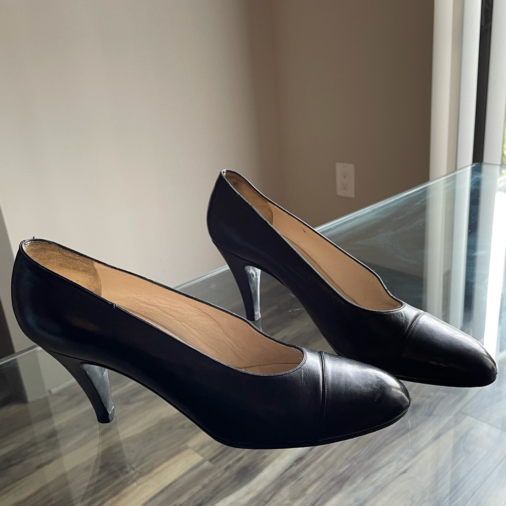 Vintage CHANEL Black Pumps